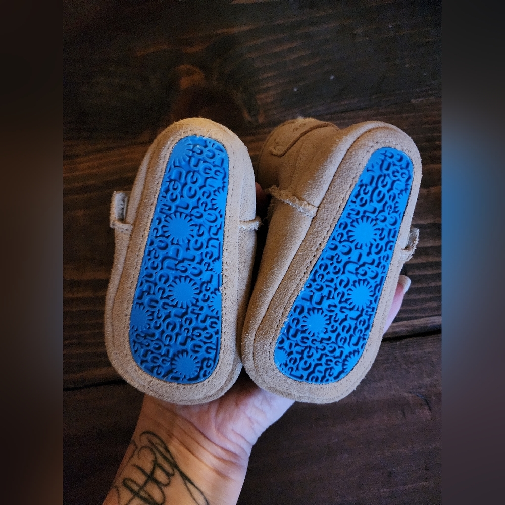 UGG Bundle - Picture 4 of 10
